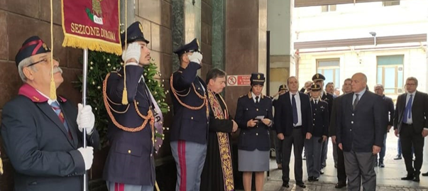Deposta in Questura una corona di alloro sulla lapide in memoria dei caduti della Polizia di Stato.